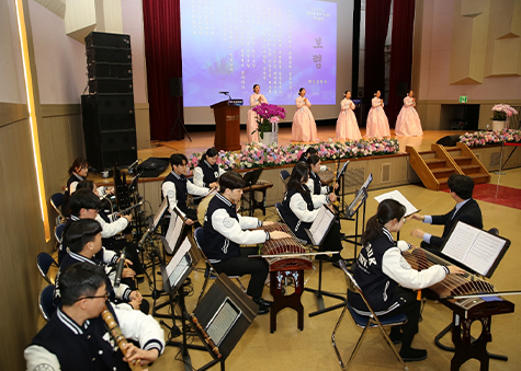 한국음악과 신입생들의 공연사진